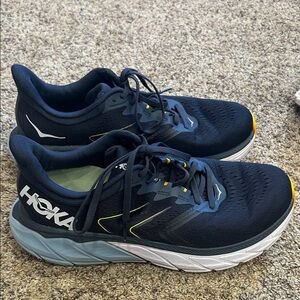 HOKA Arahi 5 running shoes